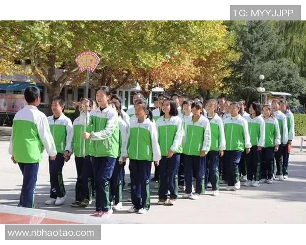 欧美足球明星男体的魅力与风采展现足球场上的阳光男孩形象