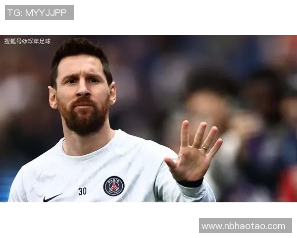 足球明星在镜子前的独特瞬间展现自我风采与魅力的精彩瞬间 足球明星在镜子前的独特瞬间展现自我风采与魅力的精彩瞬间