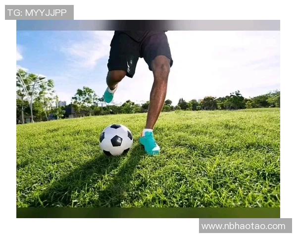 足球明星艺术品展现球场魅力与创意结合的独特商品体验